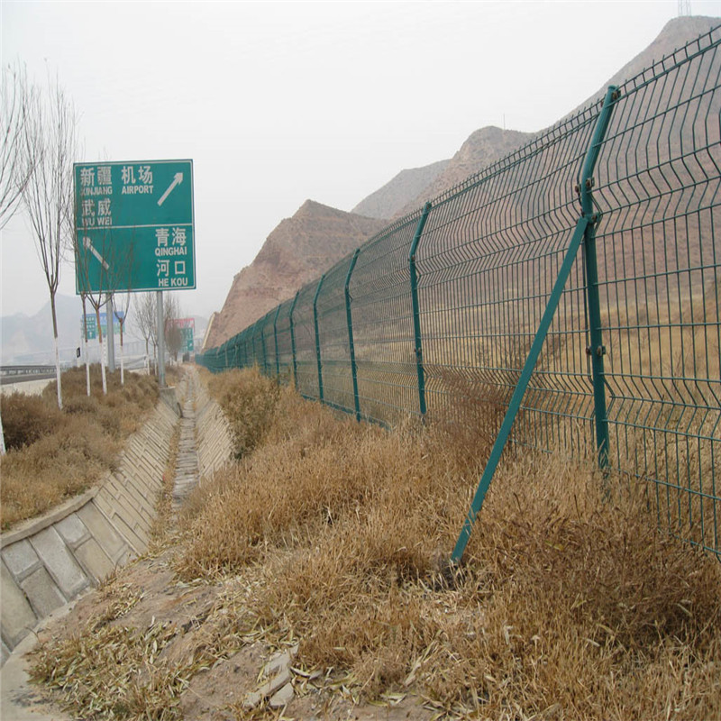 雙邊絲護欄網安裝步驟